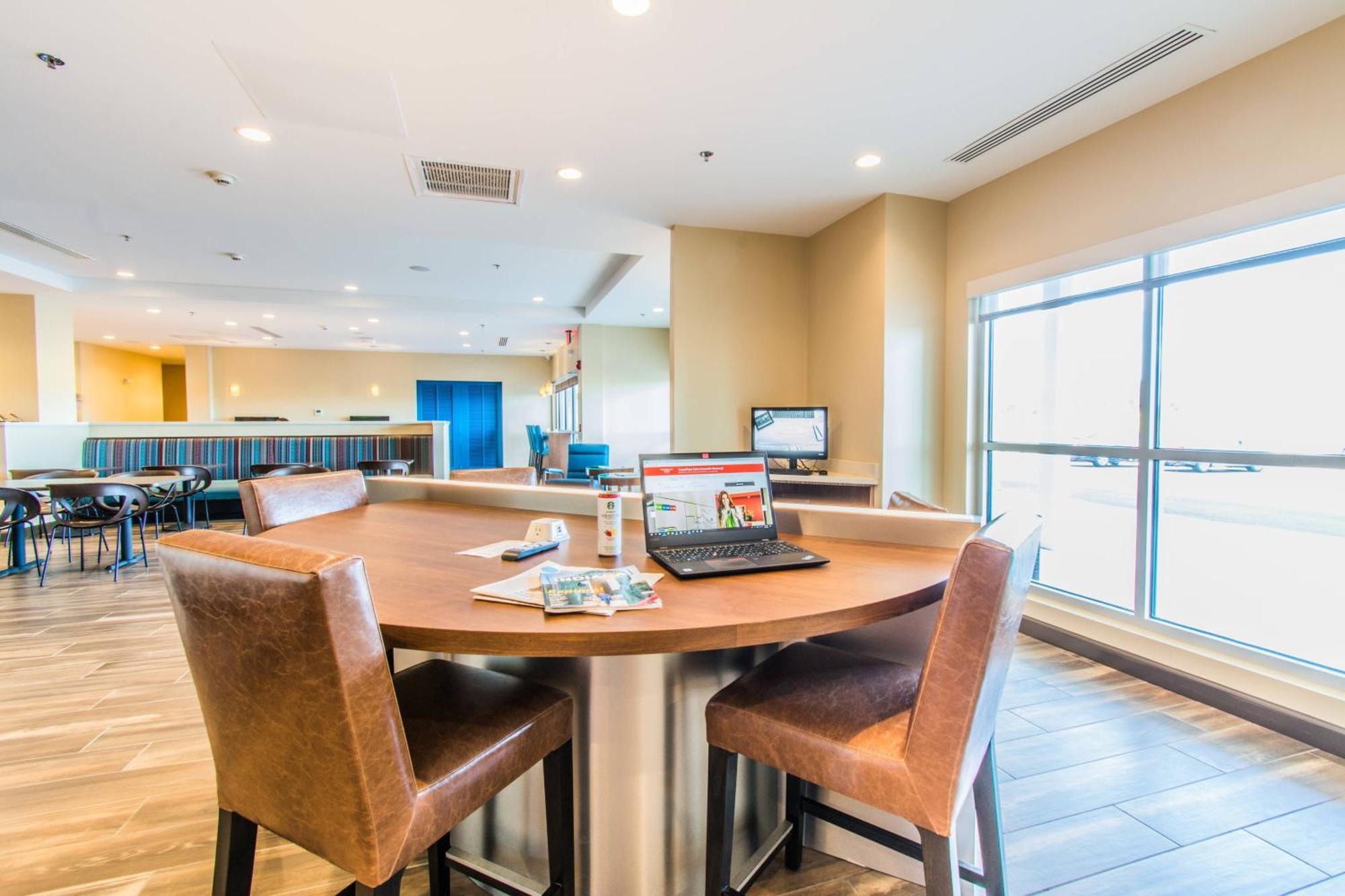 Hotel Towneplace By Marriott Evansville 3*